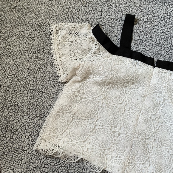 FOREVER21 Black and White Cropped Ruffled Blouse - Picture 15 of 16